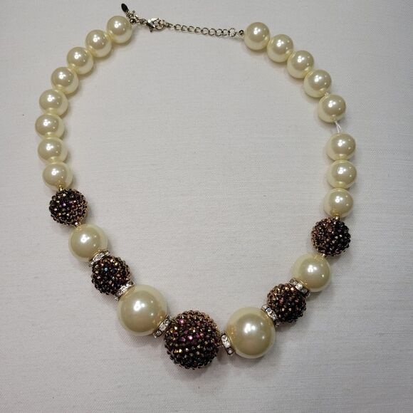 Pearl Necklace - Picture 1 of 1
